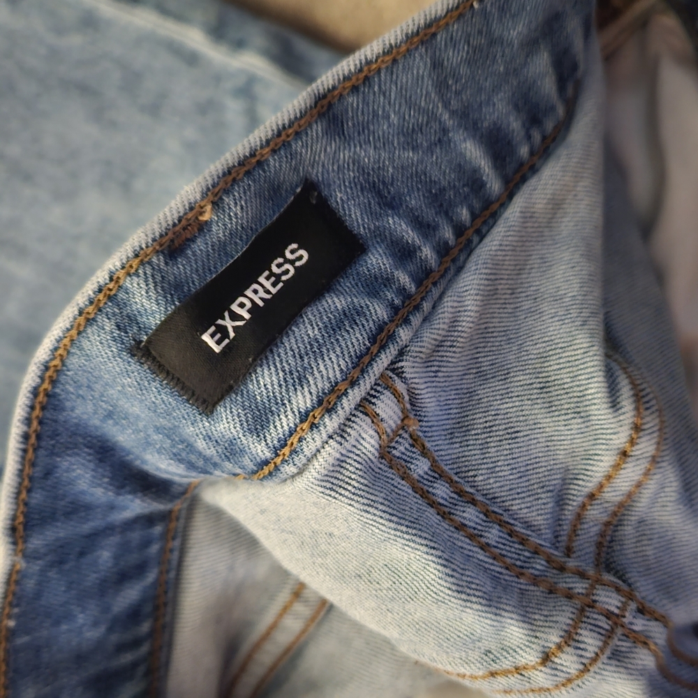 Express Mom Jean - Picture 3 of 3